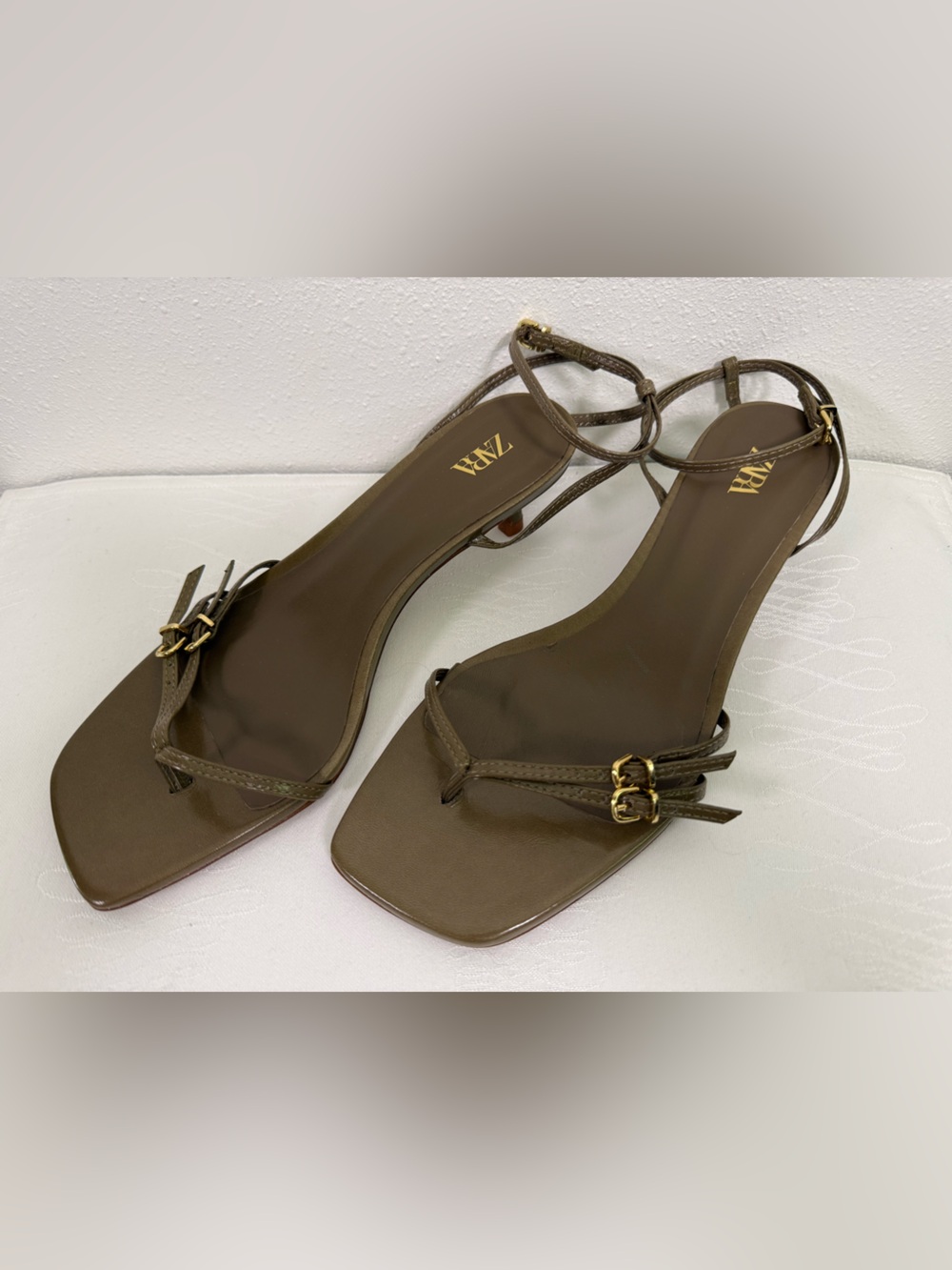 Zara Olive Strappy Kitten Heel Thong Sandals Made in Spain EU 38 NWOT - Picture 13 of 15